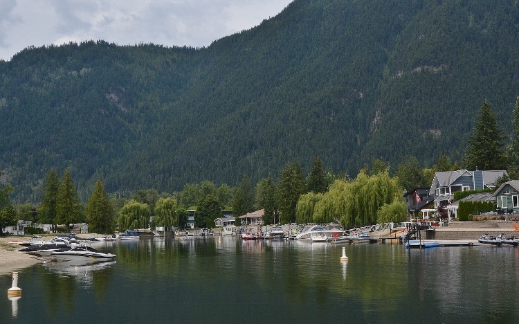 lake community